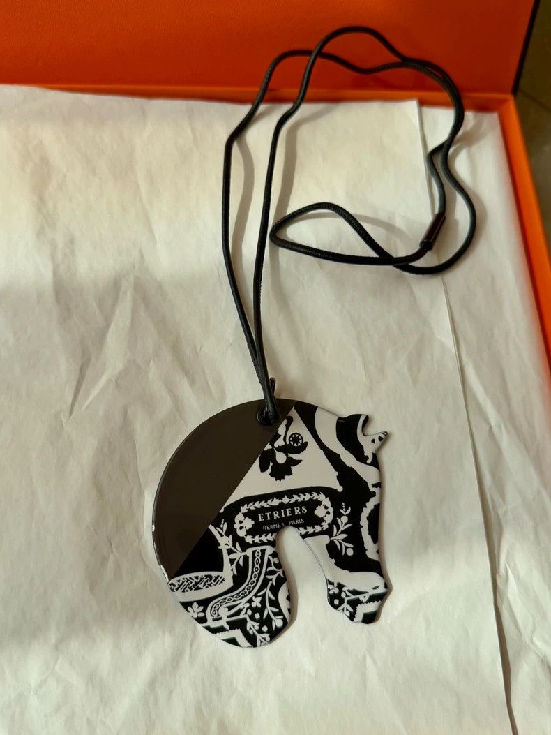 Hermes Hermes Enamel Horsehead Necklace Bag Charm Size ONE SIZE - 4 Thumbnail