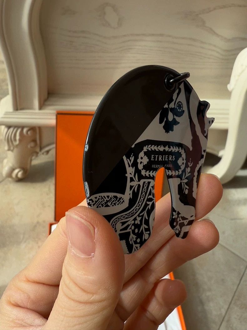 Hermes Hermes Enamel Horsehead Necklace Bag Charm Size ONE SIZE - 6 Thumbnail
