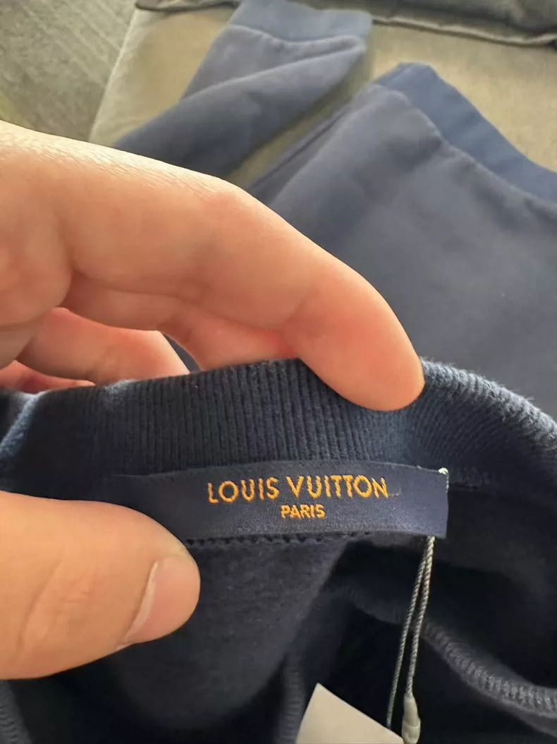 Louis Vuitton Louis Vuitton Blue Embroidered Sweatshirt XL Size US XL / EU 56 / 4 - 4 Thumbnail