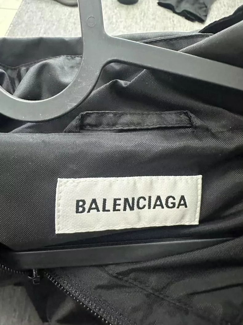 Balenciaga Balenciaga Multi-Language Lightweight Jacket Size US S / EU 44-46 / 1 - 4 Thumbnail