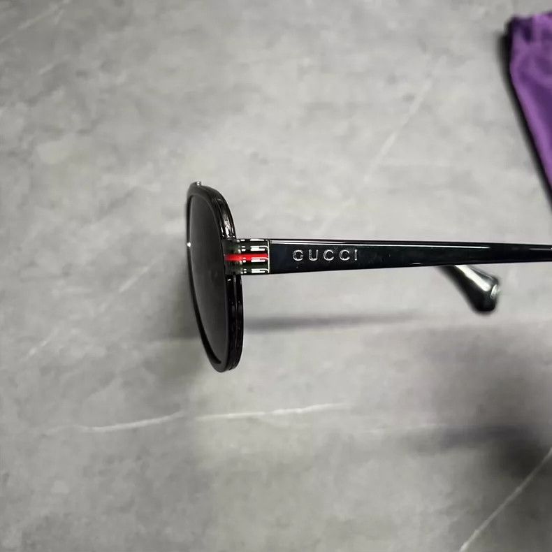 Gucci Gucci Sunglasses with Case and Pouch-yf Size ONE SIZE - 4 Thumbnail