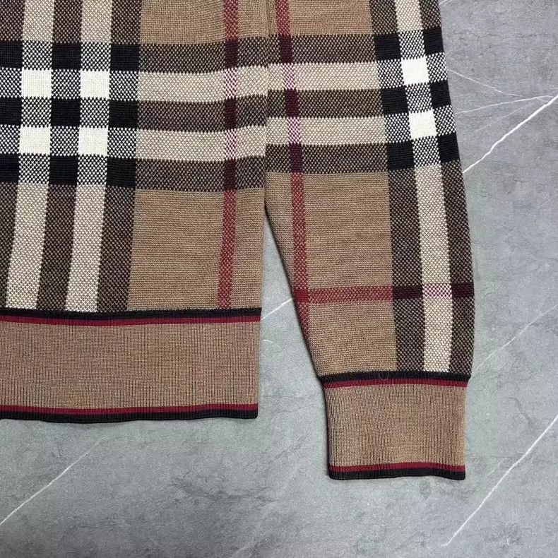Burberry Burberry Classic Check Sweater Size M-yf Size US M / EU 48-50 / 2 - 5 Thumbnail