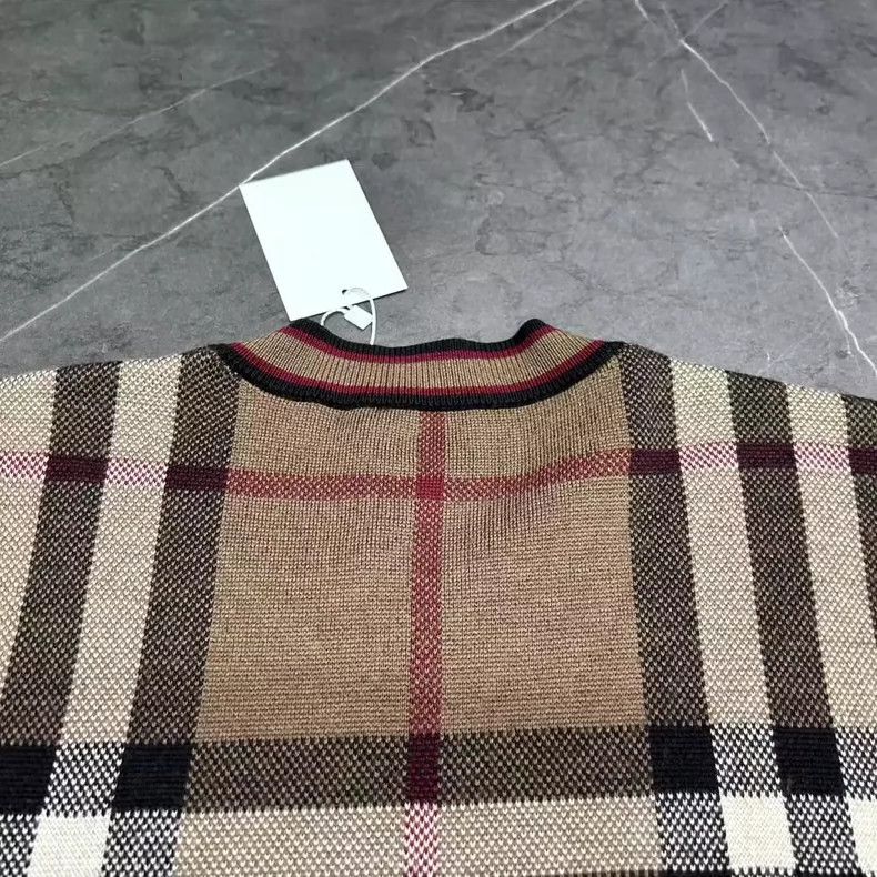 Burberry Burberry Classic Check Sweater Size M-yf Size US M / EU 48-50 / 2 - 4 Thumbnail