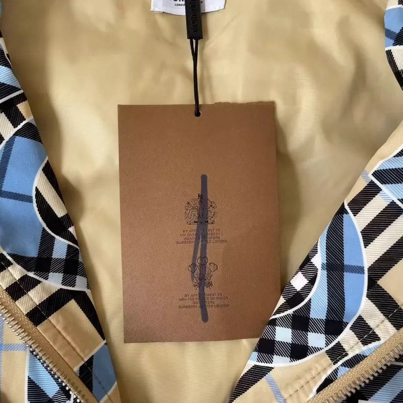 Burberry Burberry Check Pattern Hooded Windbreaker Jacket-yf Size US L / EU 52-54 / 3 - 3 Thumbnail