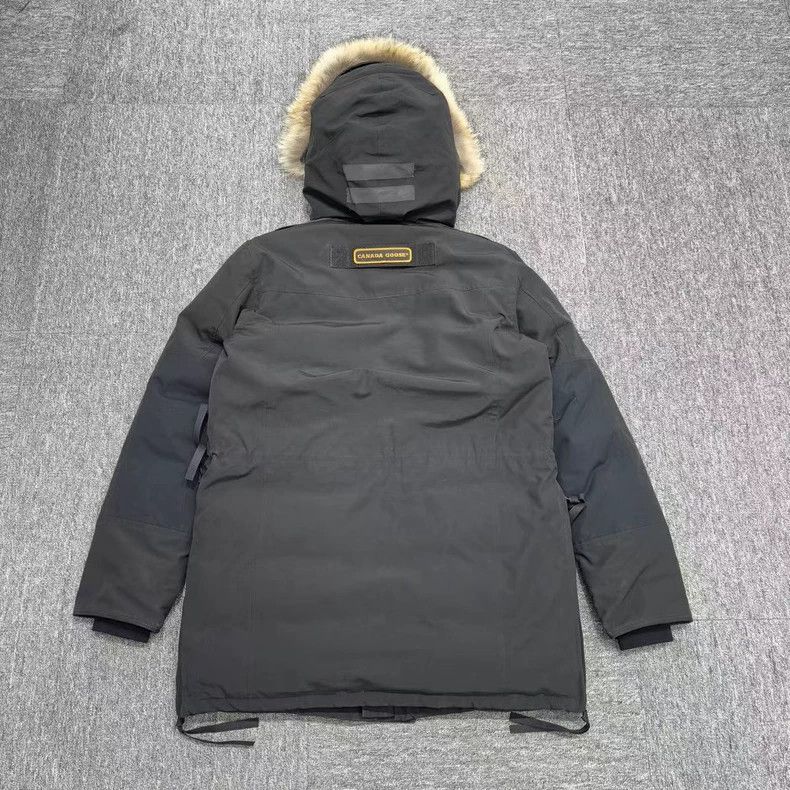 Canada Goose Canada Goose Fur Collar Down Jacket-yf Size US M / EU 48-50 / 2 - 2 Thumbnail