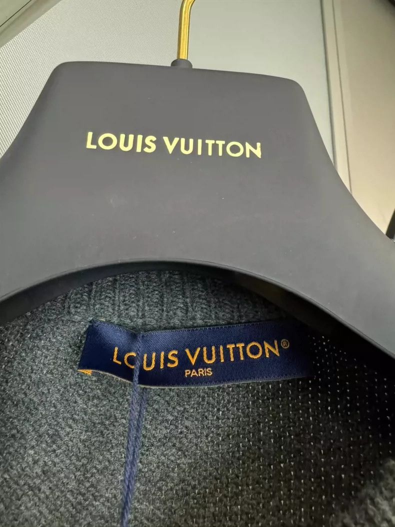 Louis Vuitton Louis Vuitton Gray Knit Sweater with Design-yf Size US L / EU 52-54 / 3 - 4 Thumbnail