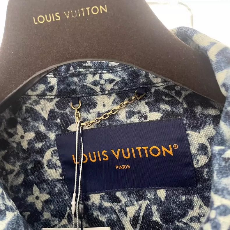 Louis Vuitton Louis Vuitton Logo Jacket Brand New Size 50-yf Size US L / EU 52-54 / 3 - 4 Thumbnail