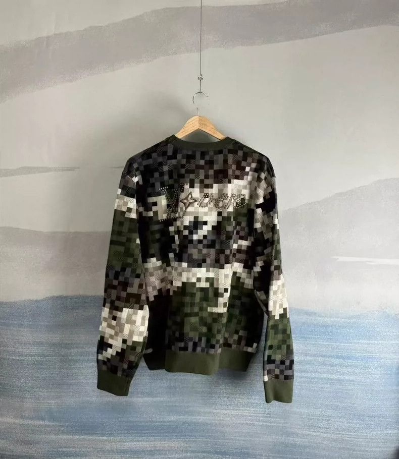 Louis Vuitton Louis Vuitton Pixelated Pattern Sweater Size L-yf Size US L / EU 52-54 / 3 - 3 Thumbnail