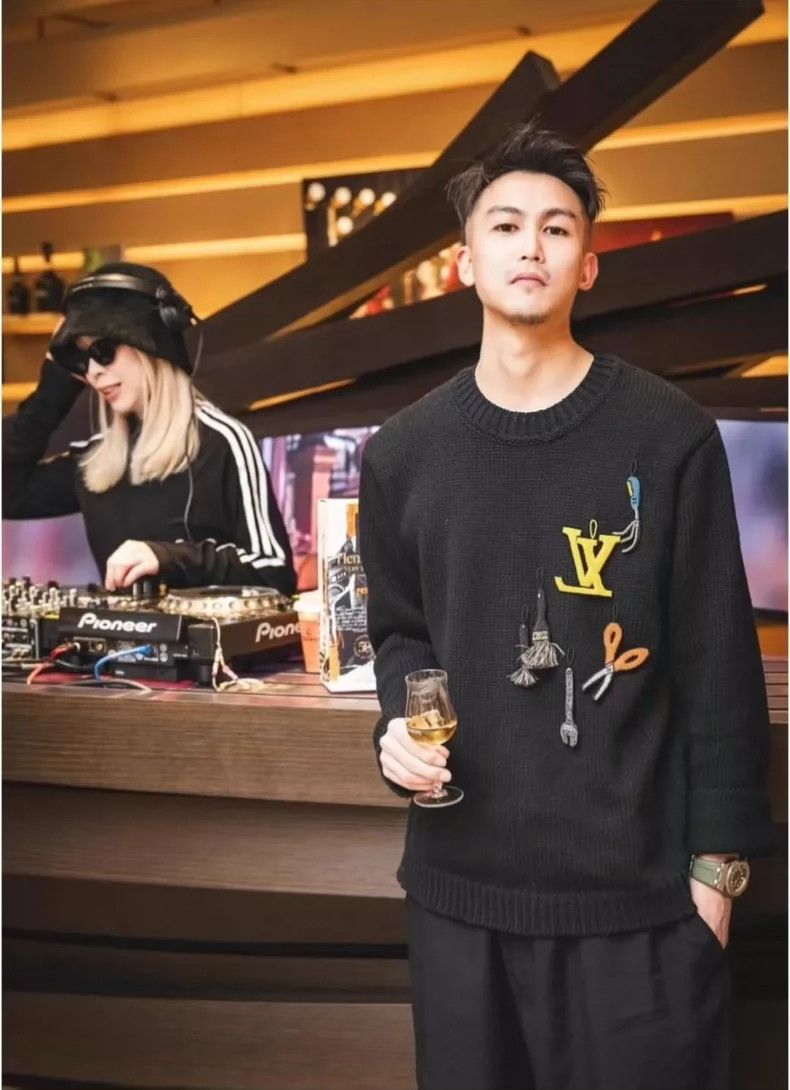 Louis Vuitton LV Louis Vuitton Black Long Sleeve Sweater-yf Size US M / EU 48-50 / 2 - 7 Thumbnail