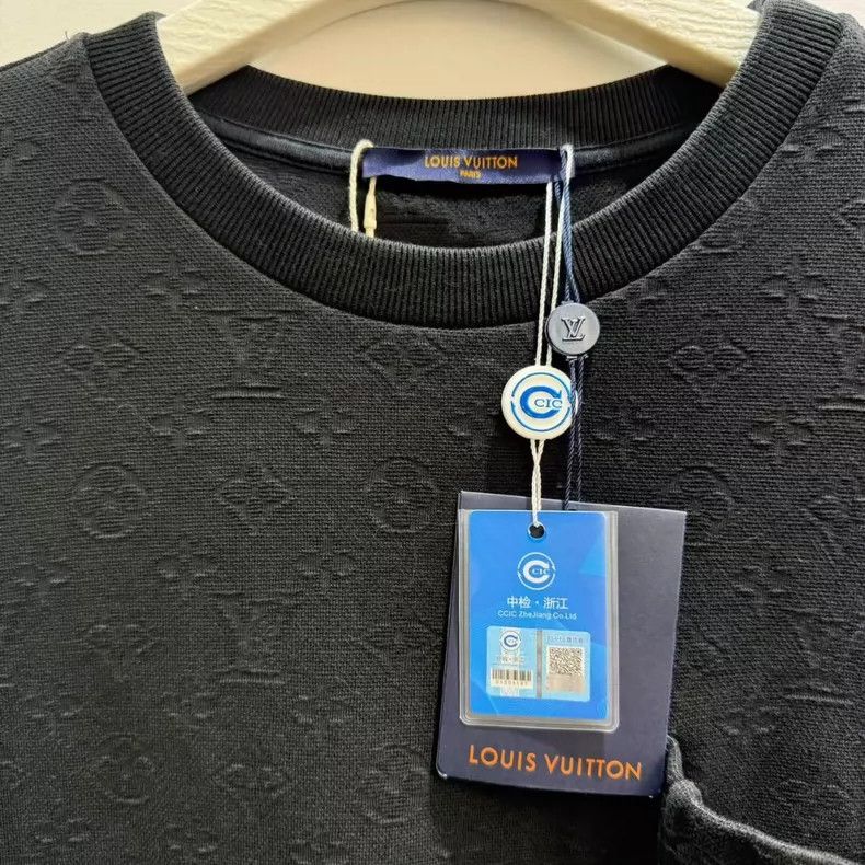 Louis Vuitton LV Louis Vuitton Black Embossed Logo Short Sleeve Shirt-yf Size US M / EU 48-50 / 2 - 2 Thumbnail