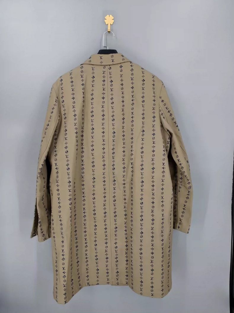 Louis Vuitton Louis Vuitton Long Coat with Pattern-yf Size US L / EU 52-54 / 3 - 2 Thumbnail