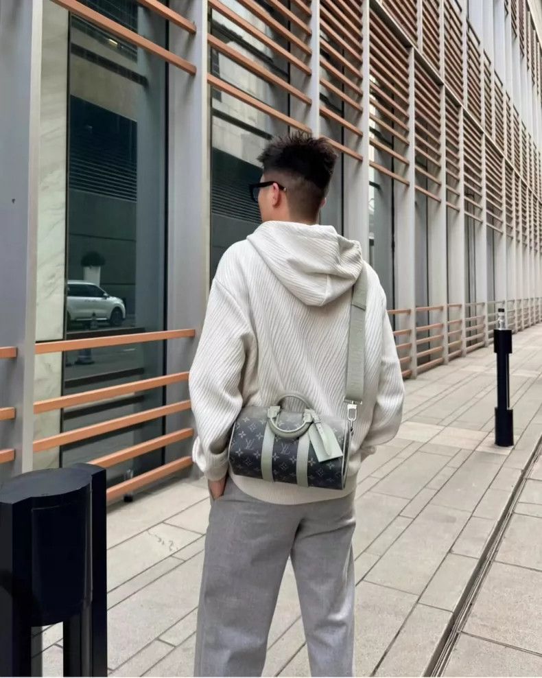 Louis Vuitton Louis Vuitton New Logo Hoodie in Cream Color-yf Size US XL / EU 56 / 4 - 8 Thumbnail