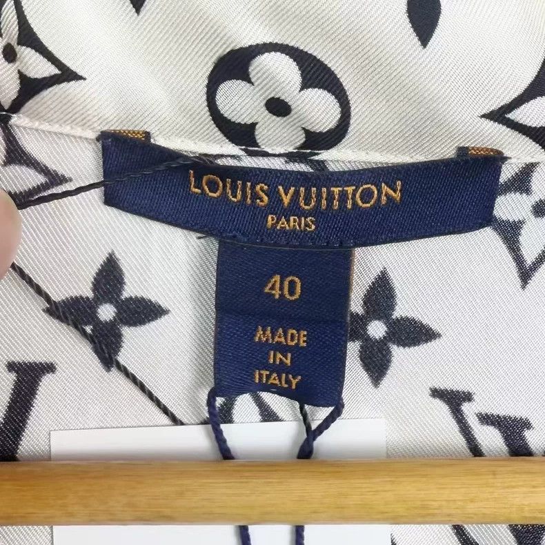 Louis Vuitton White Logo Silk Shirt by Louis Vuitton-yf Size US M / EU 48-50 / 2 - 4 Thumbnail