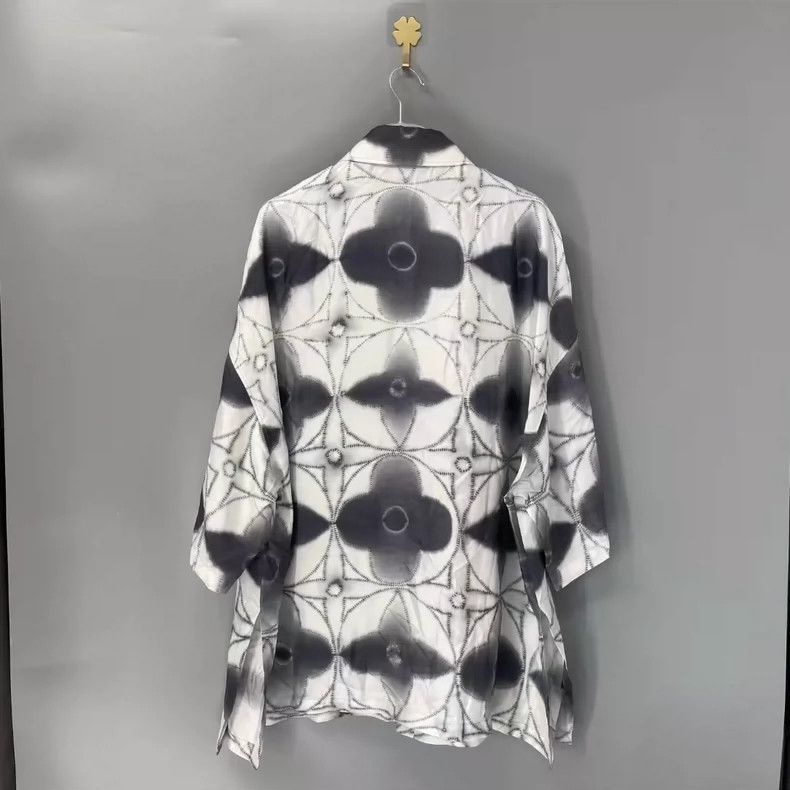 Louis Vuitton Louis Vuitton Silk Logo Short Sleeve Shirt-yf Size US XL / EU 56 / 4 - 2 Thumbnail