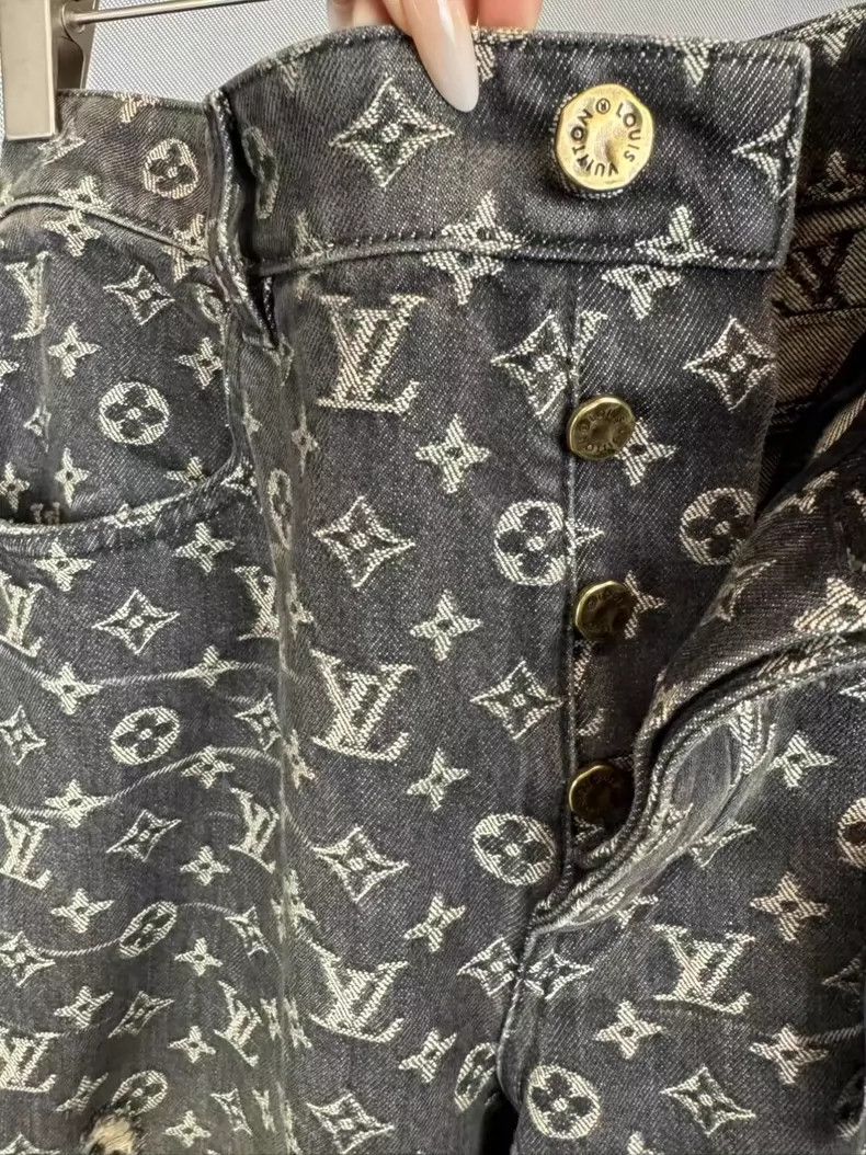 Louis Vuitton Louis Vuitton Full Logo Embroidered Jeans-yf Size US 33 - 5 Thumbnail
