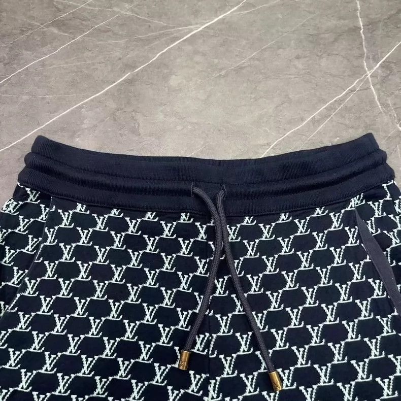 Louis Vuitton Louis Vuitton Logo Printed Shorts Size S-yf Size US 26 / EU 42 - 3 Thumbnail