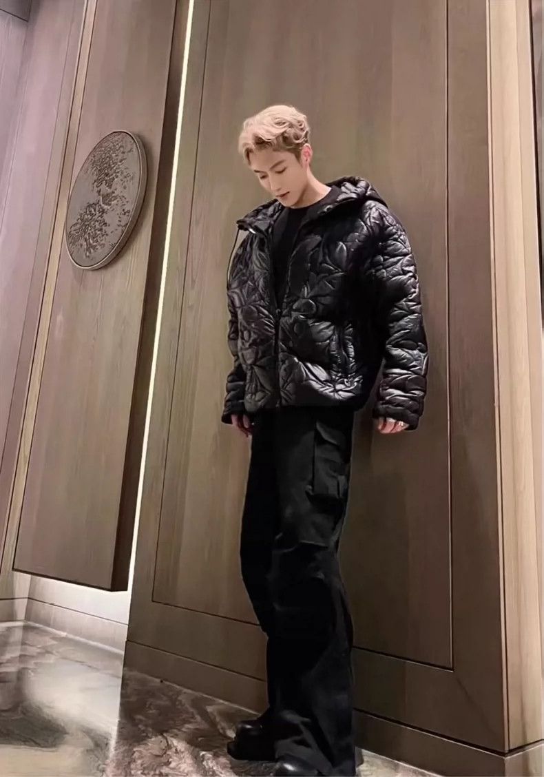 Louis Vuitton LV Louis Vuitton Black Puffer Jacket with Logo-yf Size US L / EU 52-54 / 3 - 5 Thumbnail