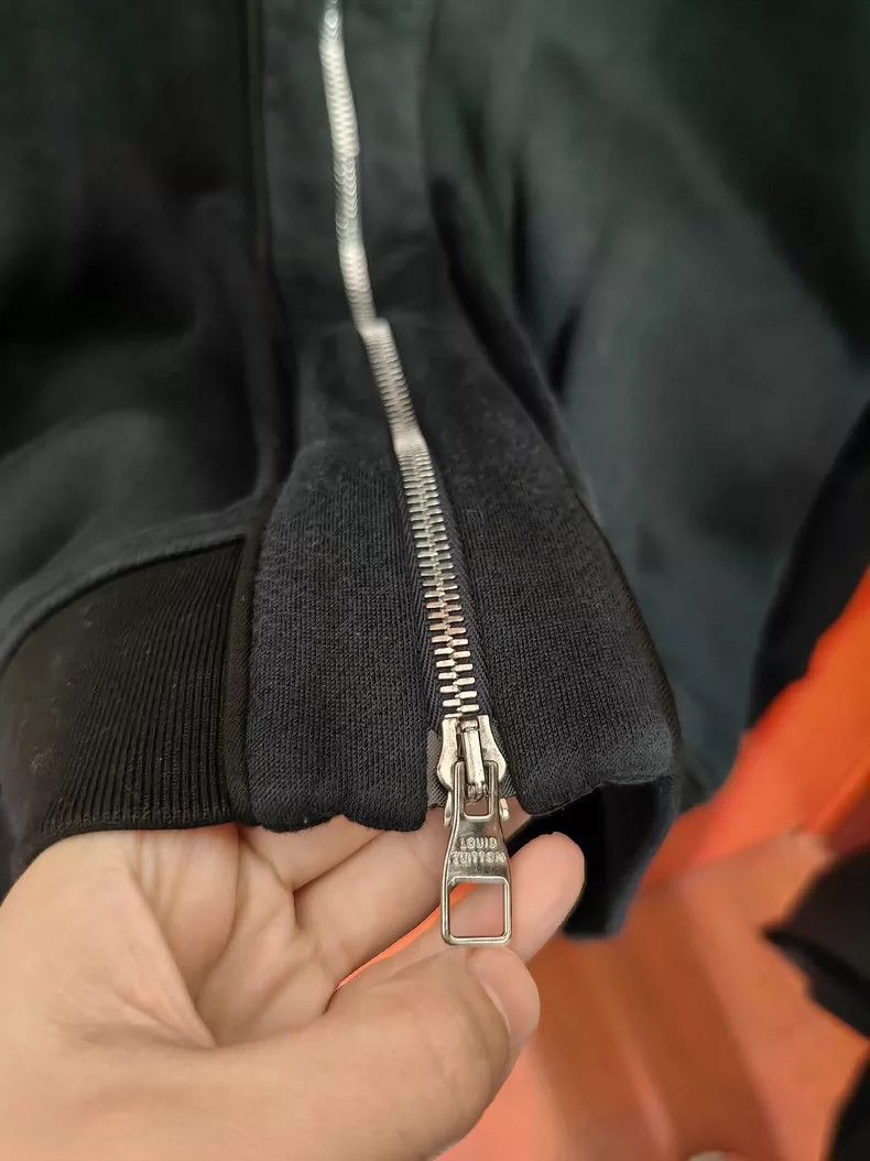Louis Vuitton LV Logo Zip-Up Jacket in Excellent Condition-yf Size US L / EU 52-54 / 3 - 4 Thumbnail