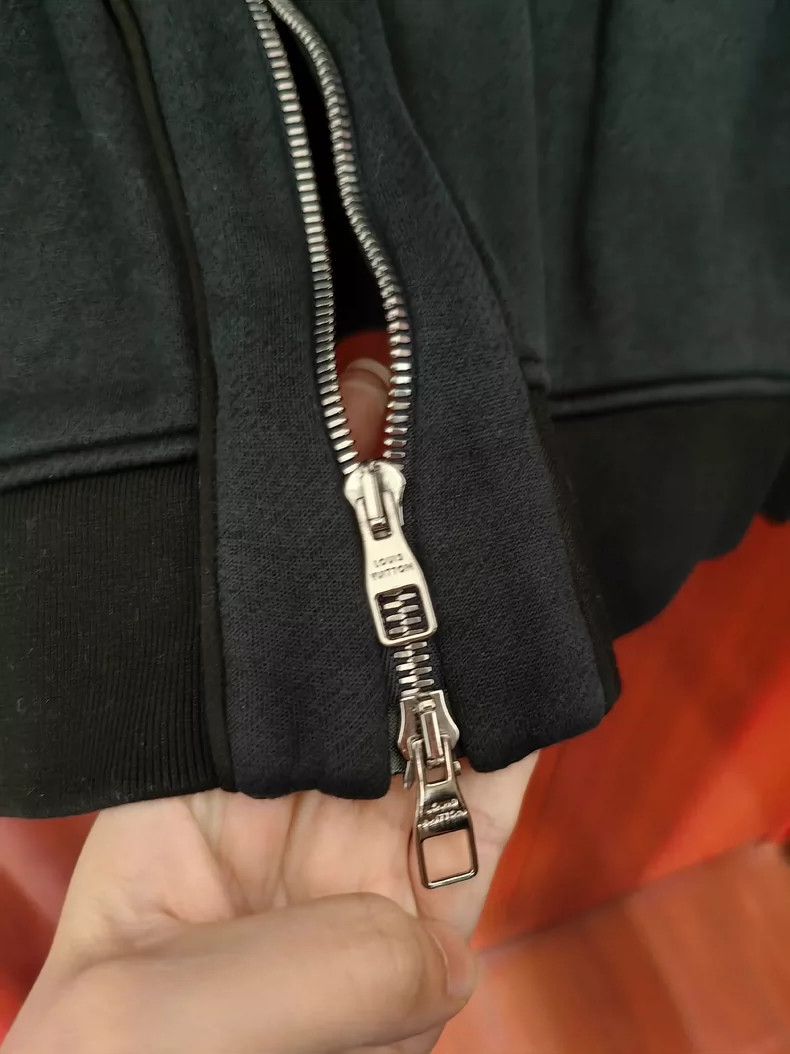 Louis Vuitton LV Logo Zip-Up Jacket in Excellent Condition-yf Size US L / EU 52-54 / 3 - 5 Thumbnail