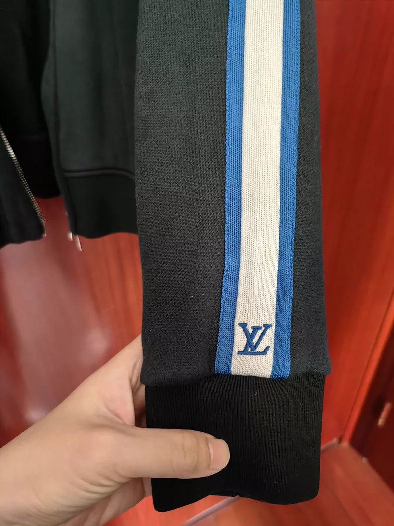 Louis Vuitton LV Logo Zip-Up Jacket in Excellent Condition-yf Size US L / EU 52-54 / 3 - 7 Thumbnail
