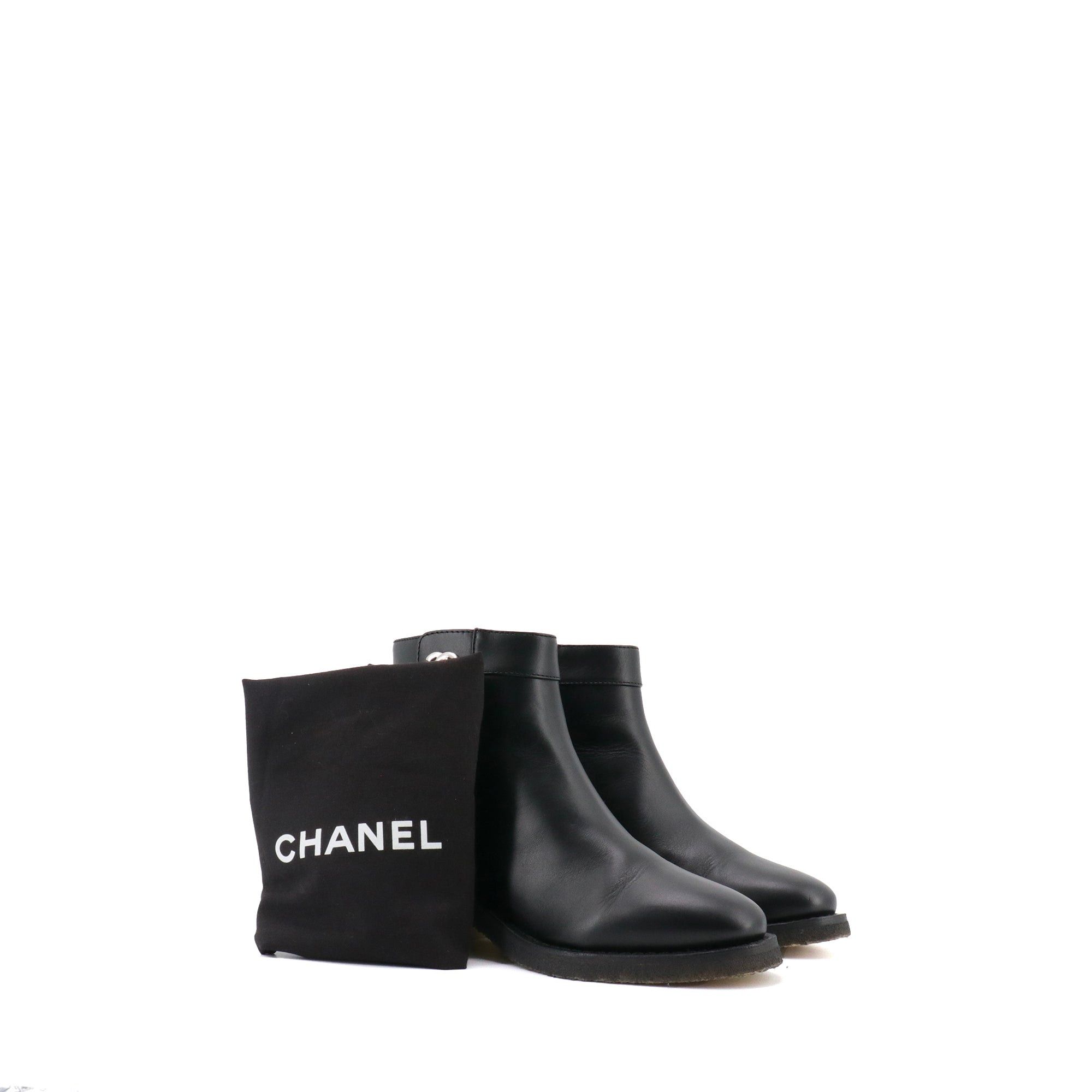 Chanel CHANEL - Chanel CC ankle boots in black leather (T37) Size US 6 / IT 36 - 7 Thumbnail