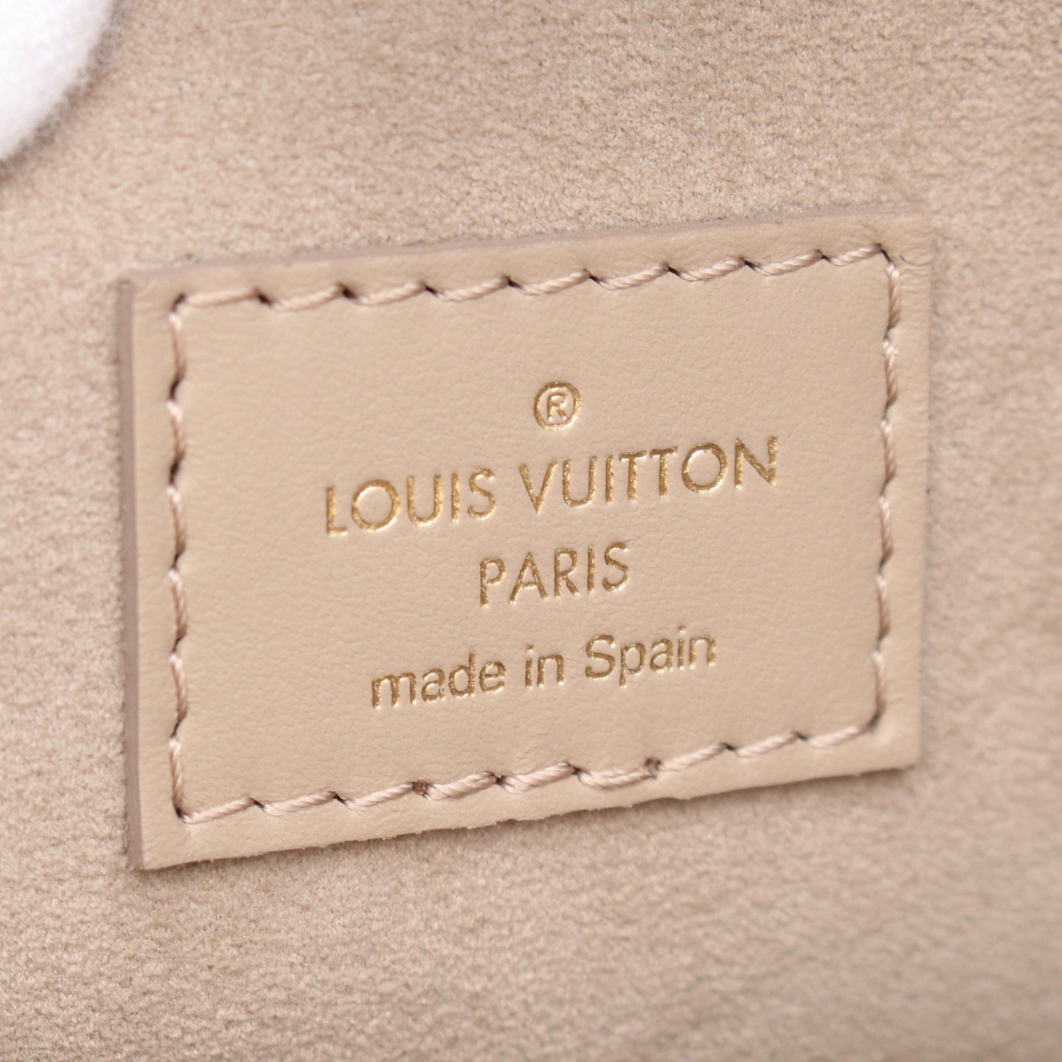 Louis Vuitton Louis Vuitton On My Side Pm Carré Handbag Leather Gray Beige Size ONE SIZE - 4 Thumbnail