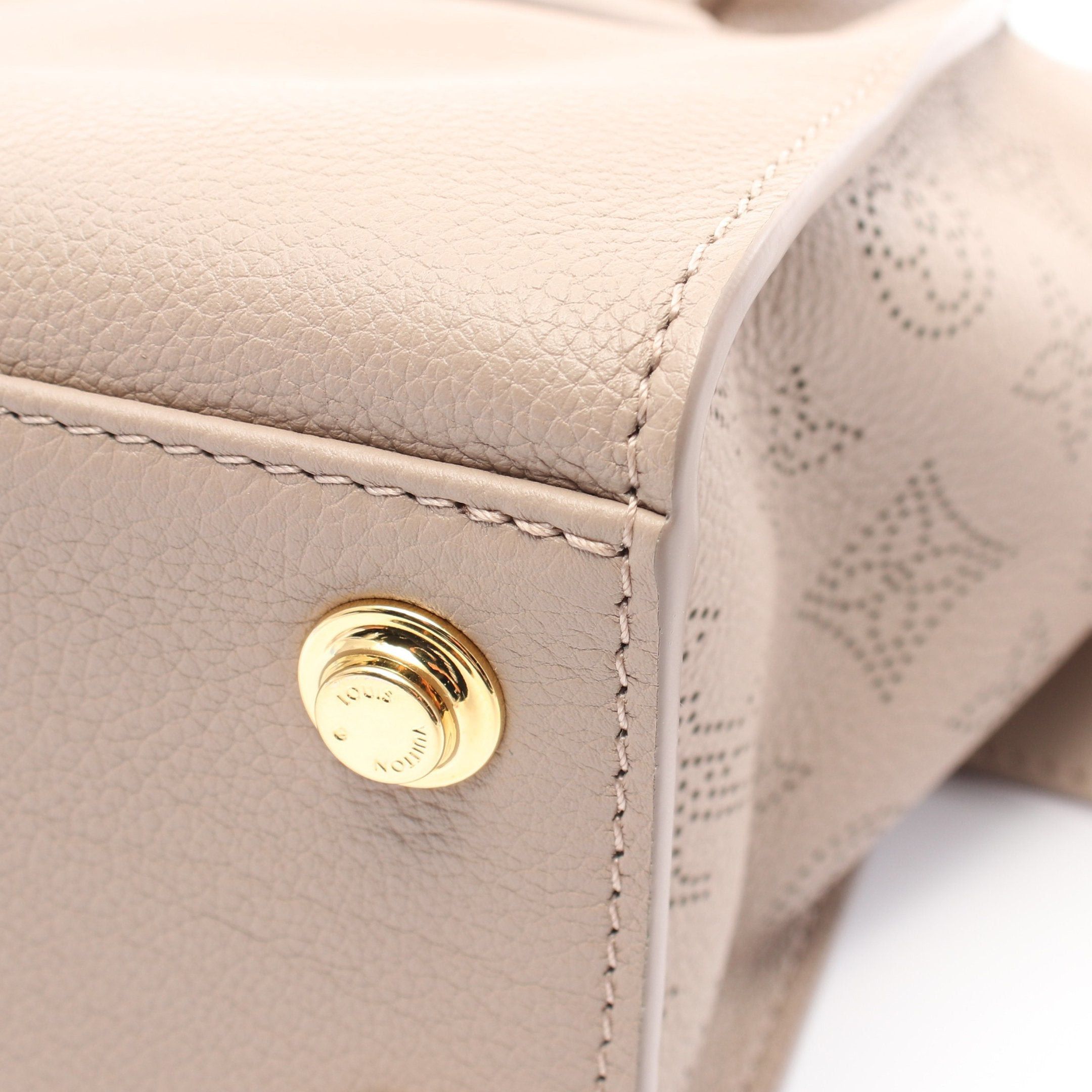 Louis Vuitton Louis Vuitton On My Side Pm Carré Handbag Leather Gray Beige Size ONE SIZE - 8 Thumbnail