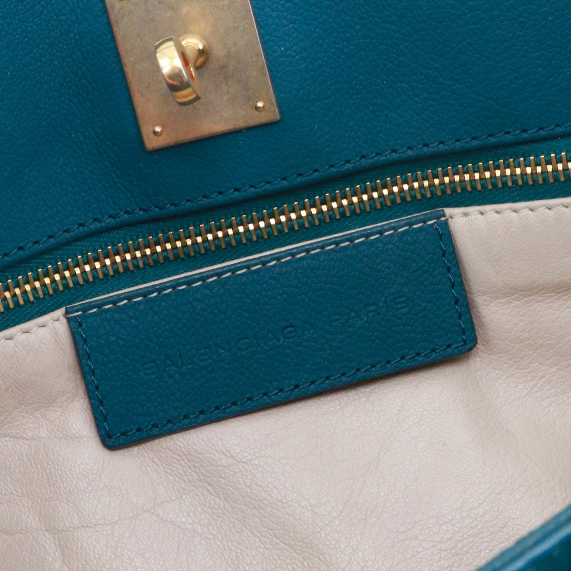 Balenciaga BALENCIAGA - Balenciaga Pleine Fleur handbag in duck blue grained leather Size ONE SIZE - 8 Thumbnail