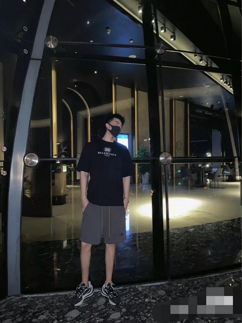 Balenciaga Balenciaga Black Short Sleeve T-Shirt XS-yf Size US XS / EU 42 / 0 - 3 Thumbnail