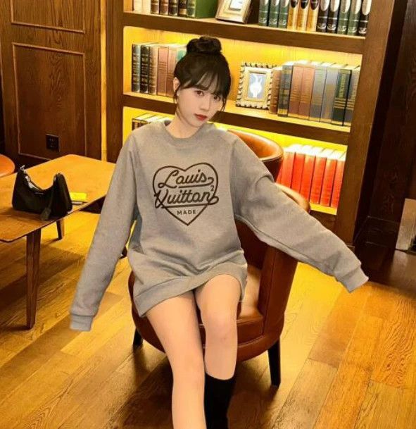 Louis Vuitton Louis Vuitton Heart Logo Gray Sweatshirt-yf Size US S / EU 44-46 / 1 - 4 Thumbnail