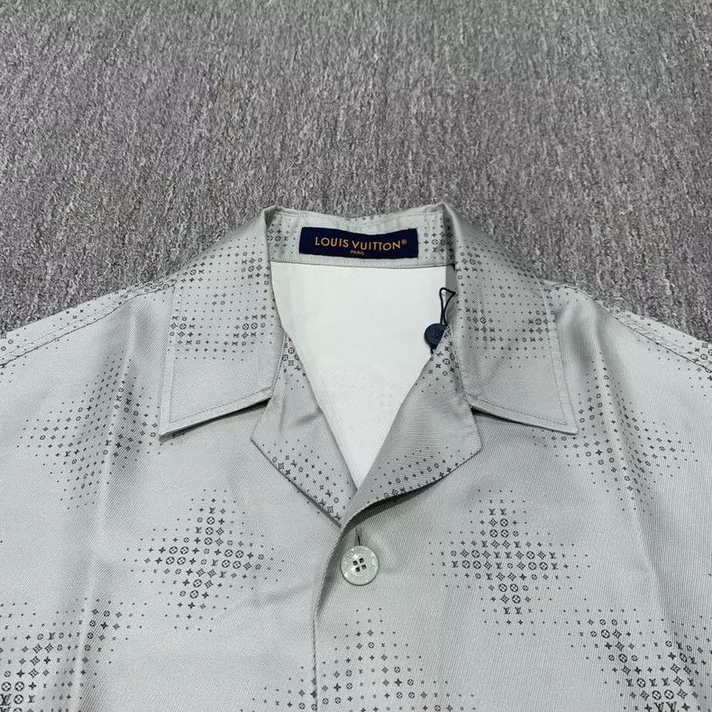 Louis Vuitton LV Mosaic Short Sleeve Shirt in Cyan-yf Size US XS / EU 42 / 0 - 3 Thumbnail