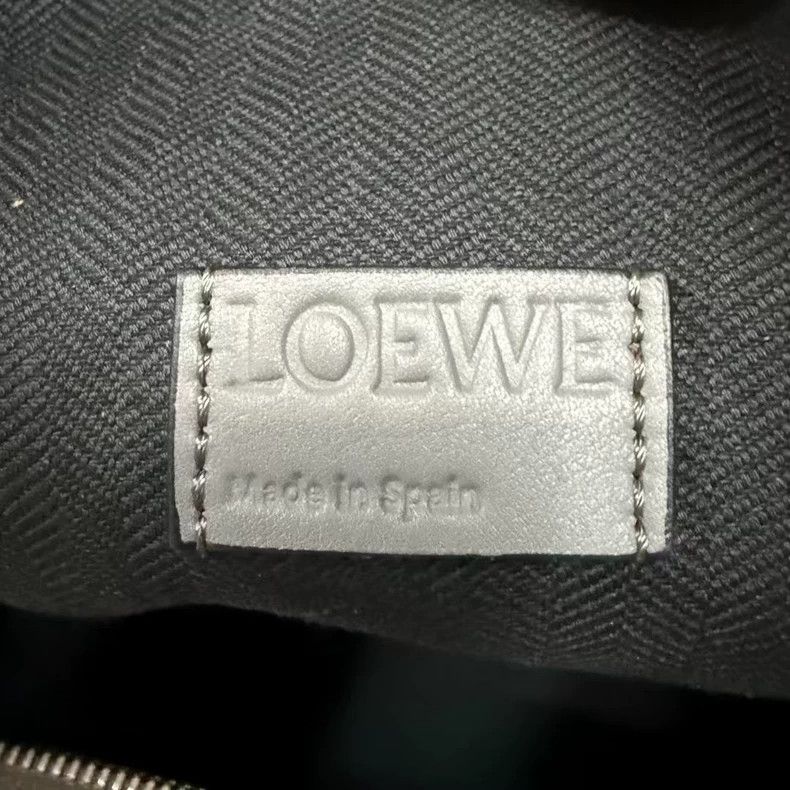 Loewe Loewe Cubi Bag in Gray Leather-yf Size ONE SIZE - 8 Thumbnail