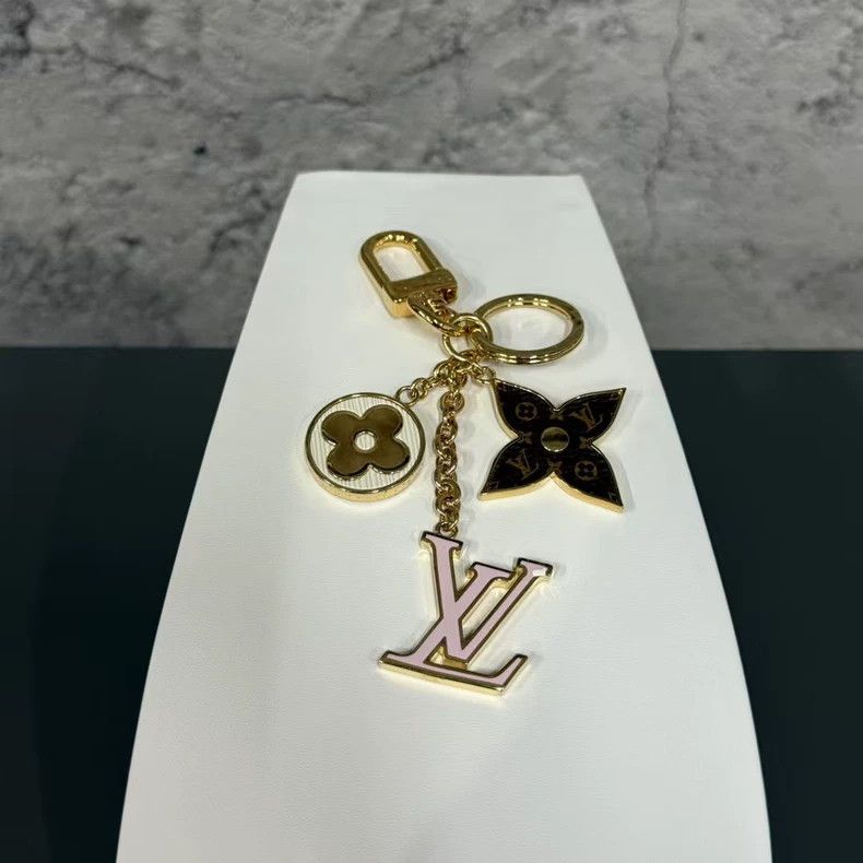 Louis Vuitton Louis Vuitton Keychain Accessory-yf Size ONE SIZE - 2 Thumbnail