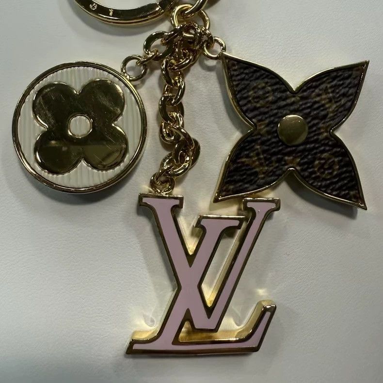 Louis Vuitton Louis Vuitton Keychain Accessory-yf Size ONE SIZE - 3 Thumbnail