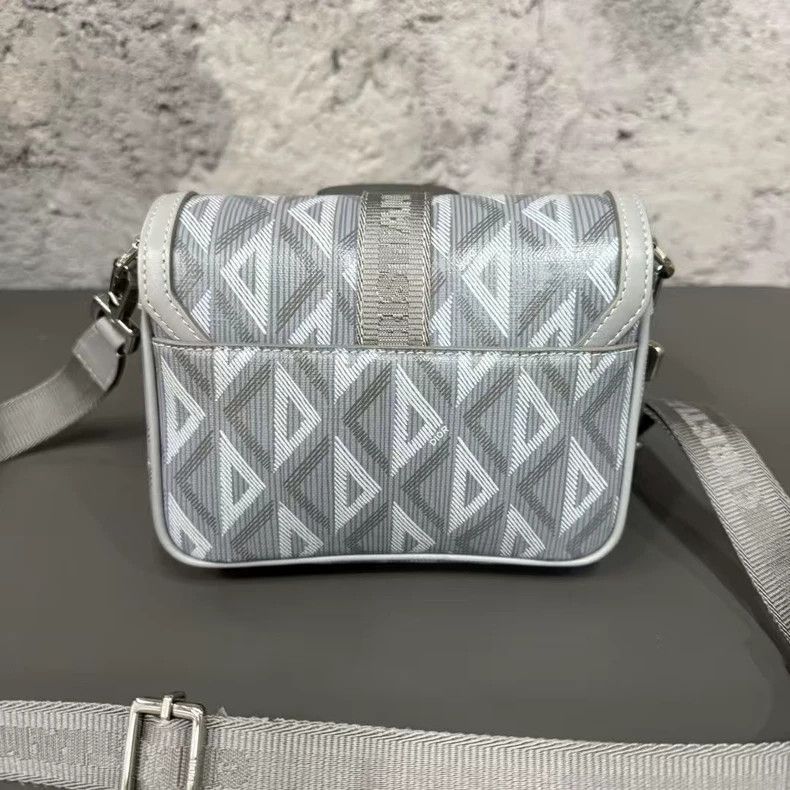 Dior DIOR Hit The Road Camera Bag Crossbody-yf Size ONE SIZE - 2 Thumbnail