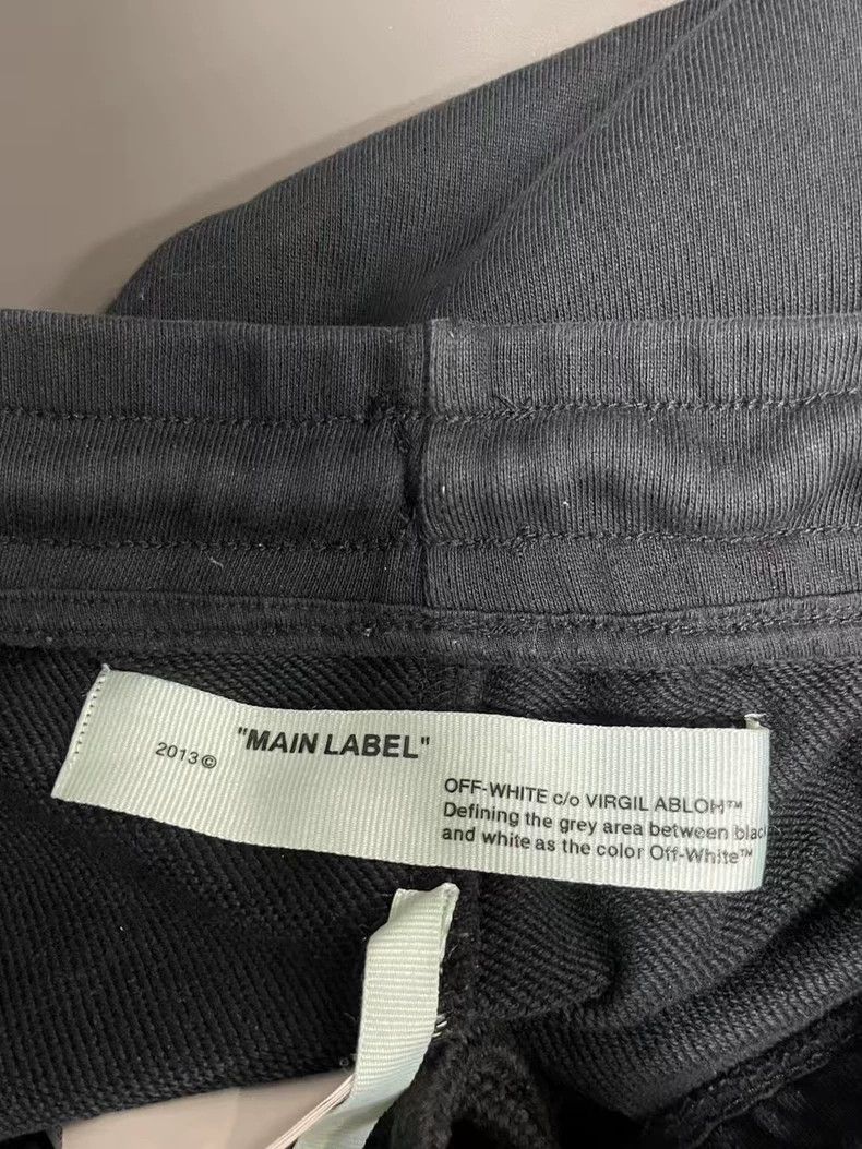 Off-White Off-White Graphic Casual Shorts for Men-yf Size US 27 - 6 Thumbnail
