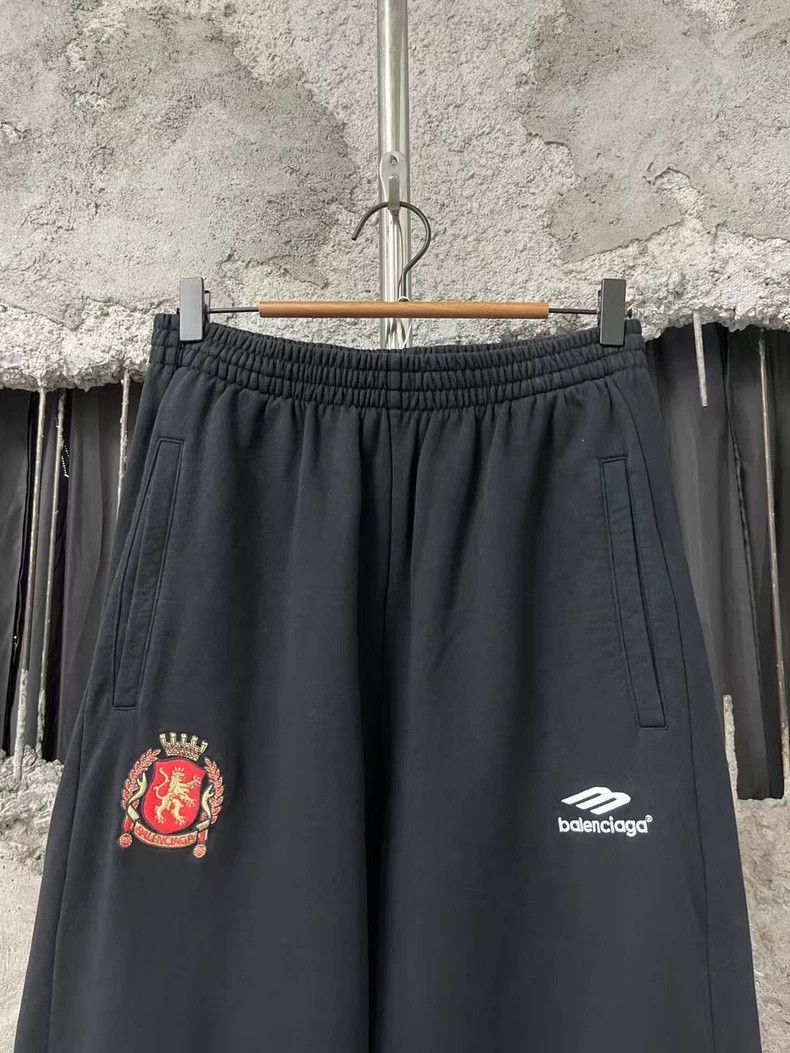 Balenciaga Balenciaga Embroidered Long Pants for Manchester United-yf Size US 26 / EU 42 - 3 Thumbnail