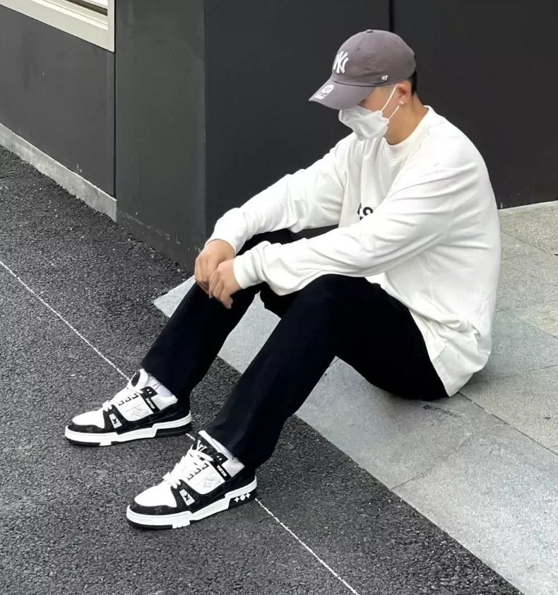 Louis Vuitton Lv Trainer Black and White Sneakers-yf Size US 7 / EU 40 - 9 Thumbnail
