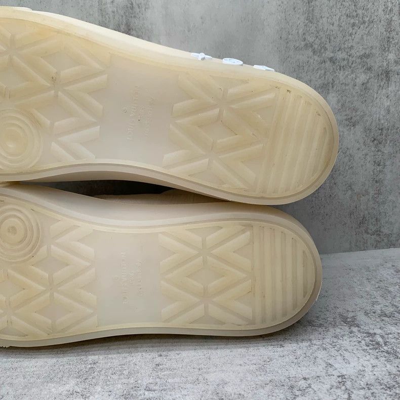 Louis Vuitton Lv Ollie Gray and White Sneakers Size 10.5-yf Size US 10.5 / EU 43-44 - 9 Thumbnail