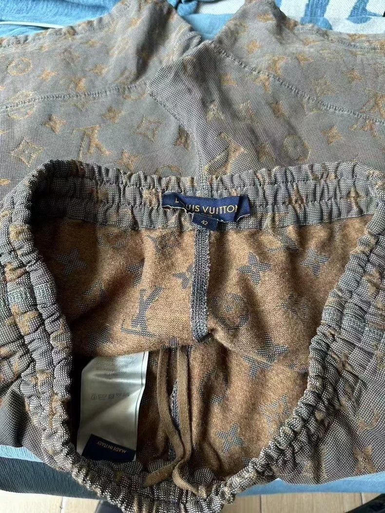Louis Vuitton Louis Vuitton Logo Pattern Shorts-yf Size US 42 / EU 58 - 3 Thumbnail