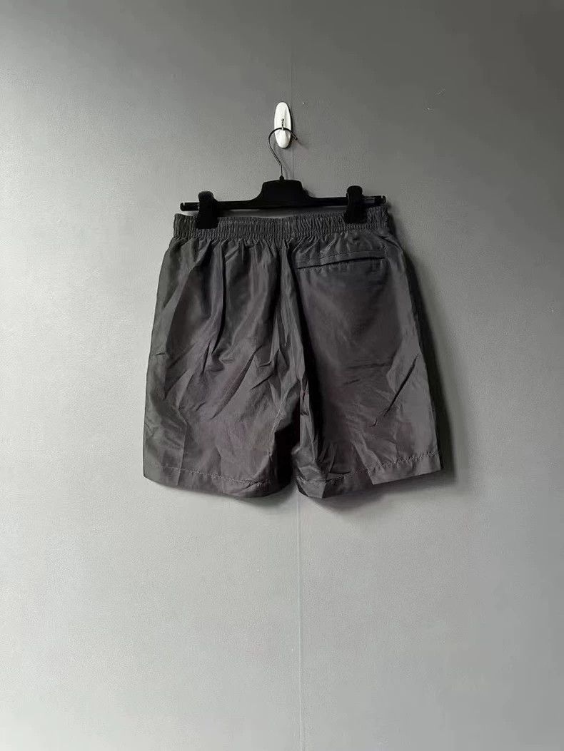 Givenchy Givenchy Graffiti Dog Head Shorts-yf Size US 34 / EU 50 - 2 Thumbnail