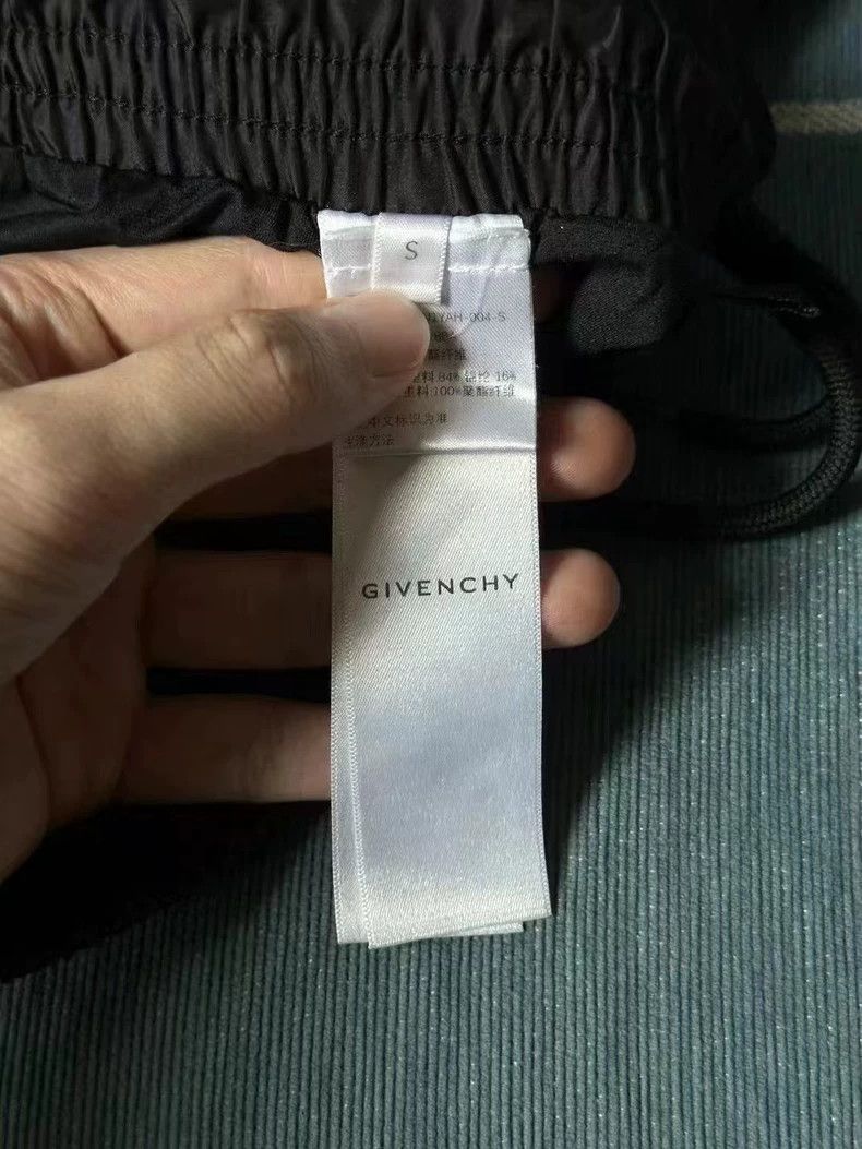 Givenchy Givenchy Graffiti Dog Head Shorts-yf Size US 34 / EU 50 - 4 Thumbnail