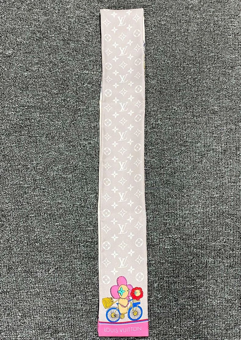Louis Vuitton Louis Vuitton Silk Scarf with Print Design-yf Size ONE SIZE - 3 Thumbnail