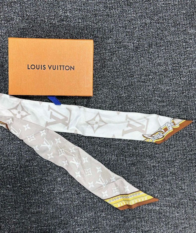 Louis Vuitton Louis Vuitton Silk Scarf with Print-yf Size ONE SIZE - 4 Thumbnail