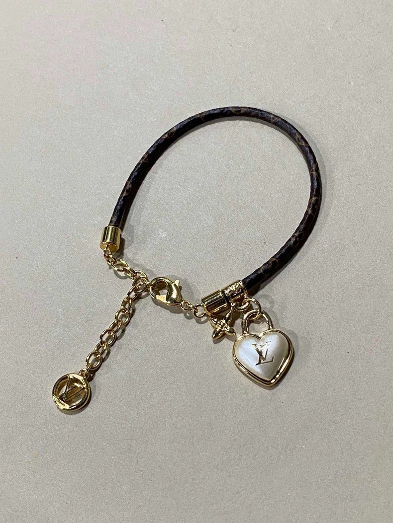 Louis Vuitton Louis Vuitton Heart Logo Bracelet-yf Size ONE SIZE - 4 Thumbnail
