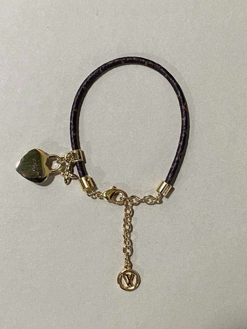 Louis Vuitton Louis Vuitton Heart Logo Bracelet-yf Size ONE SIZE - 2 Thumbnail