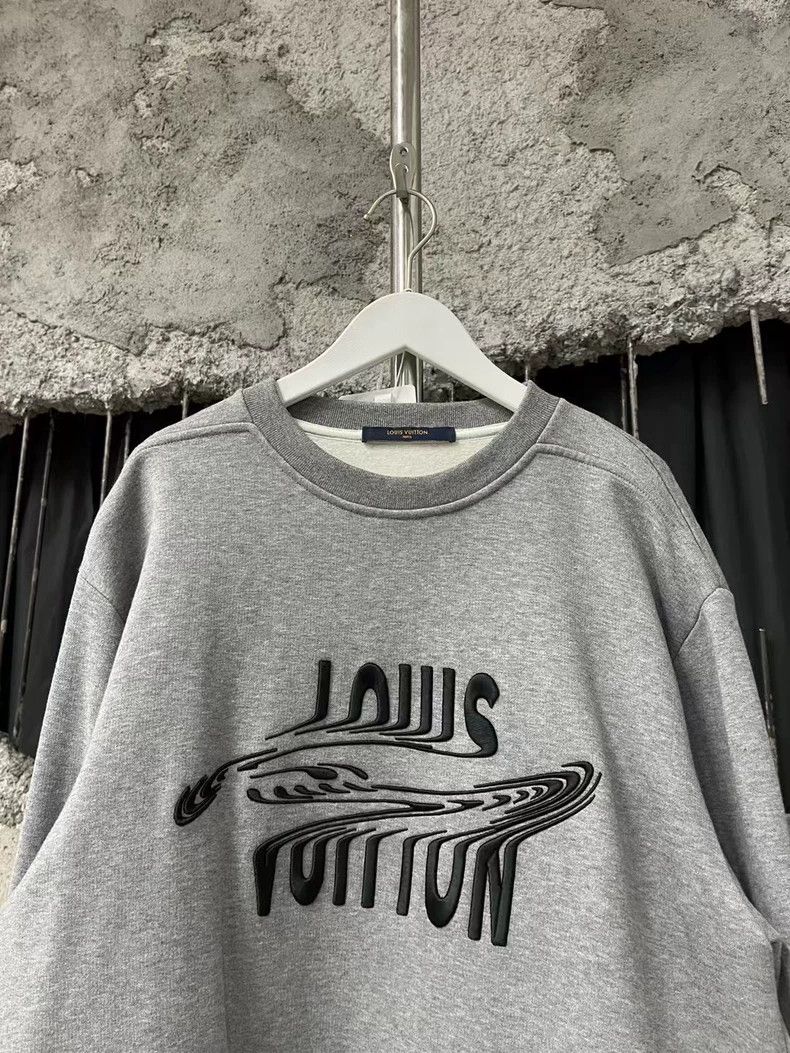 Louis Vuitton Louis Vuitton Embroidered Sweatshirt in Gray-yf Size US M / EU 48-50 / 2 - 3 Thumbnail