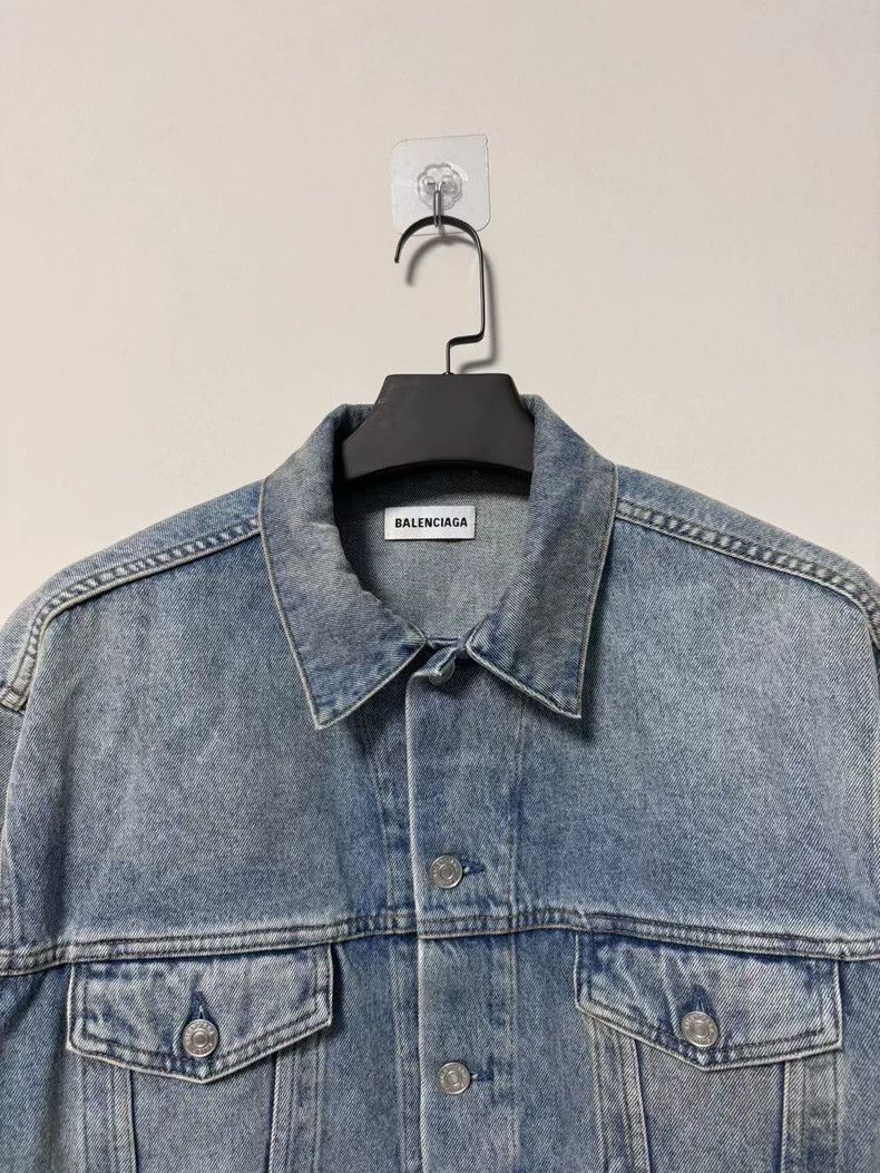 Balenciaga Balenciaga Rhinestone Denim Jacket Size 34-yf Size US M / EU 48-50 / 2 - 5 Thumbnail