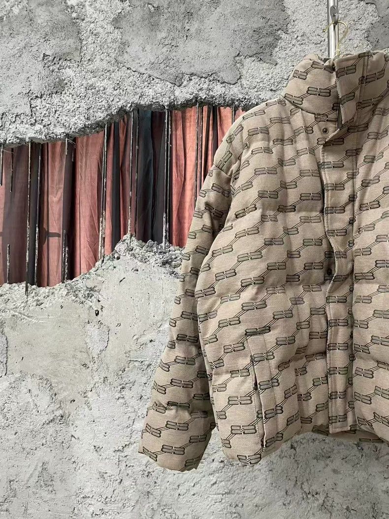 Balenciaga Balenciaga Brown Printed Puffer Jacket-yf Size US L / EU 52-54 / 3 - 3 Thumbnail