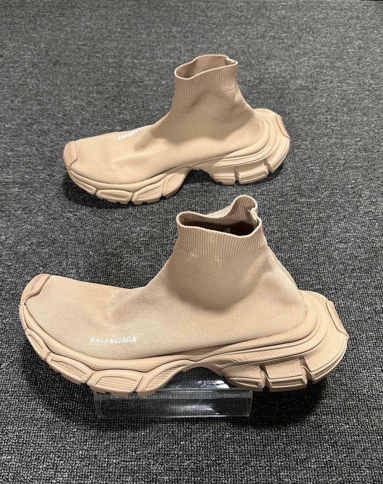 Balenciaga Balenciaga Slip-On Socks Shoes in Beige-yf Size US 11 / EU 44 - 2 Thumbnail
